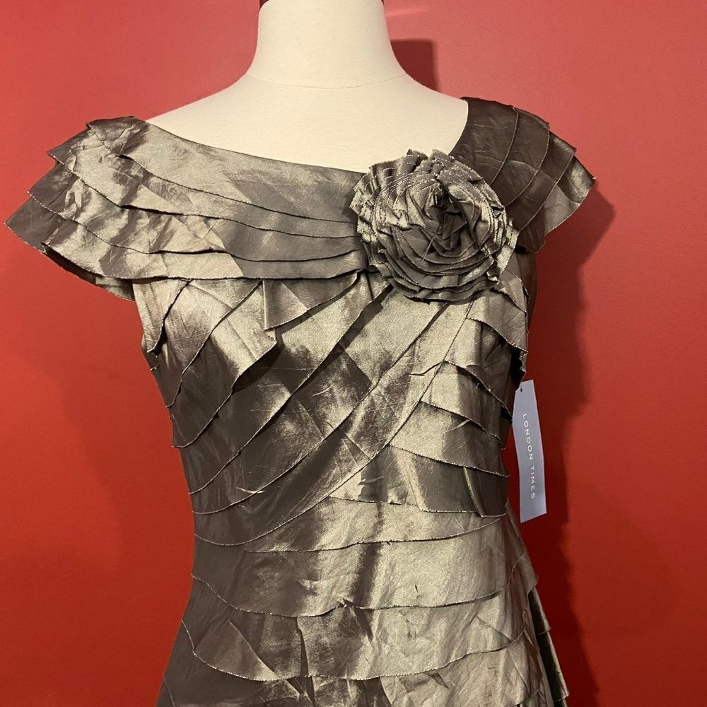 London Times Women's Olive Shimmer Tiered Cocktail Dress - Size 8 - NWT - Picture 2 of 6